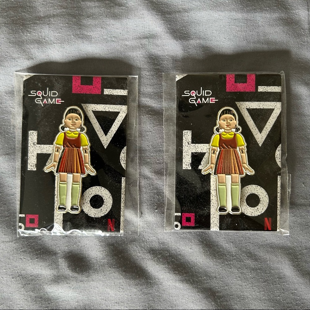Squid Game Pins (Set of 2) in Original Packaging